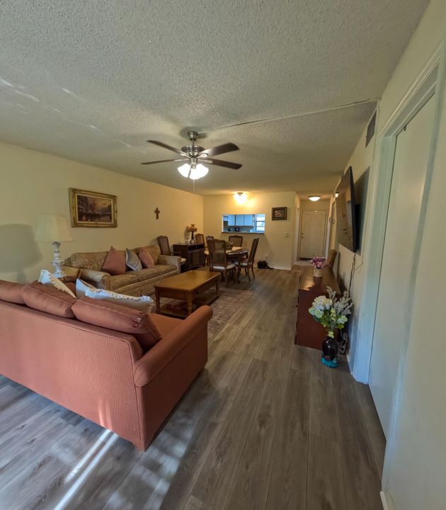 For Sale: $154,000 (2 beds, 2 baths, 1130 Square Feet)