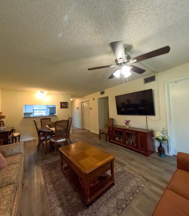 For Sale: $154,000 (2 beds, 2 baths, 1130 Square Feet)