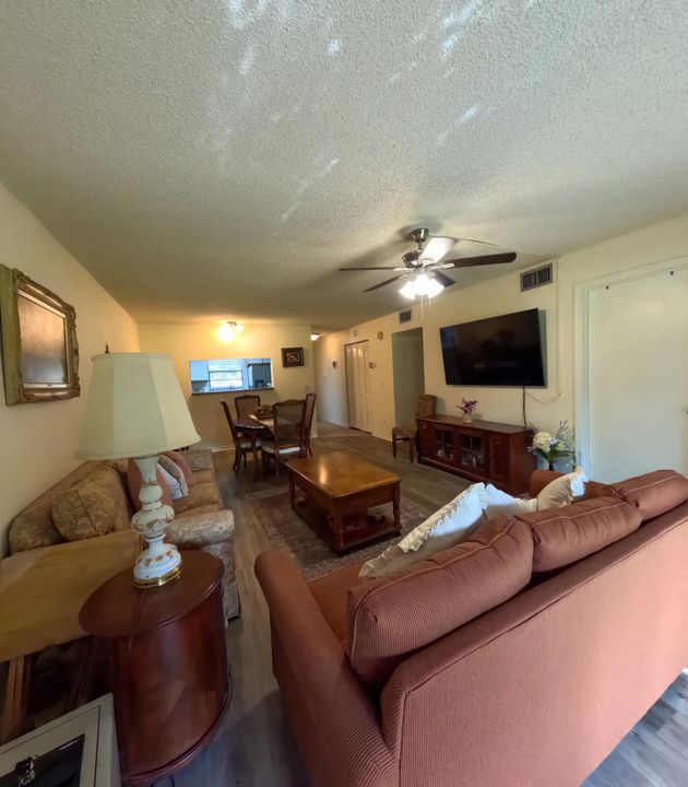 For Sale: $154,000 (2 beds, 2 baths, 1130 Square Feet)