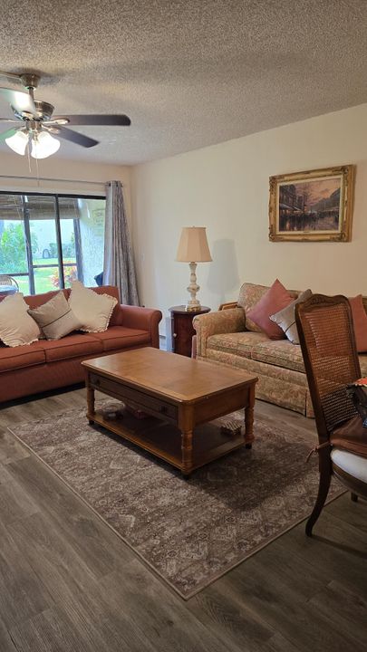 For Sale: $154,000 (2 beds, 2 baths, 1130 Square Feet)