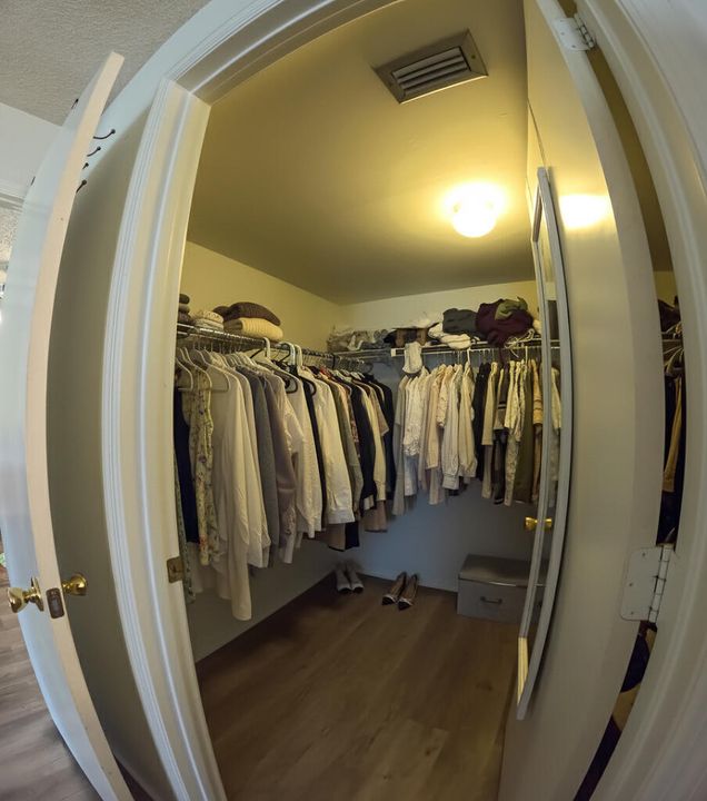 For Sale: $154,000 (2 beds, 2 baths, 1130 Square Feet)