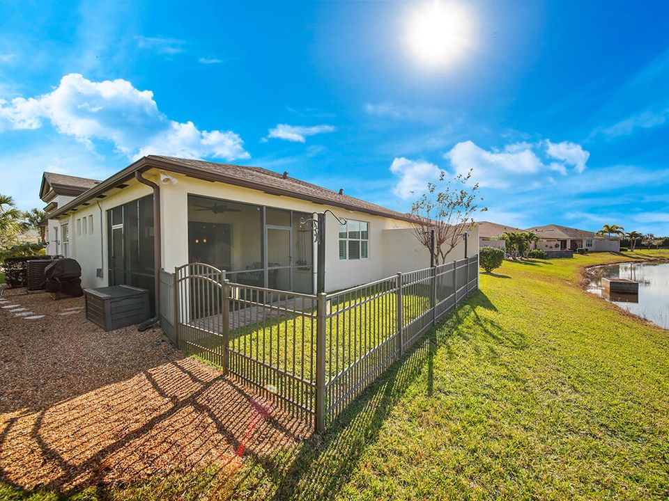 Active With Contract: $335,000 (2 beds, 2 baths, 1735 Square Feet)