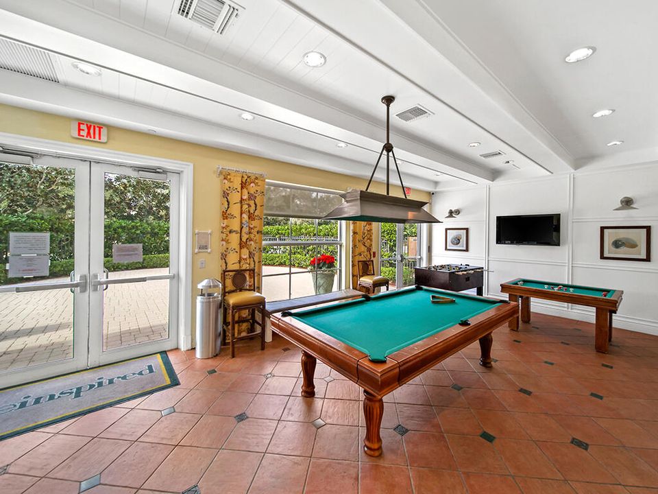 Active With Contract: $335,000 (2 beds, 2 baths, 1735 Square Feet)