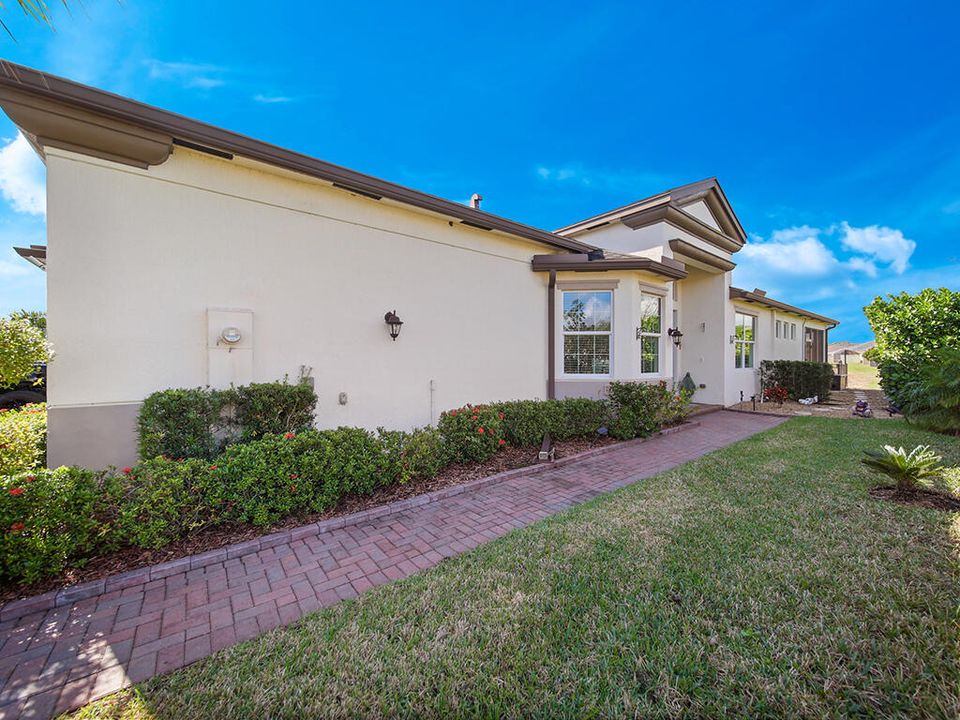 Active With Contract: $335,000 (2 beds, 2 baths, 1735 Square Feet)