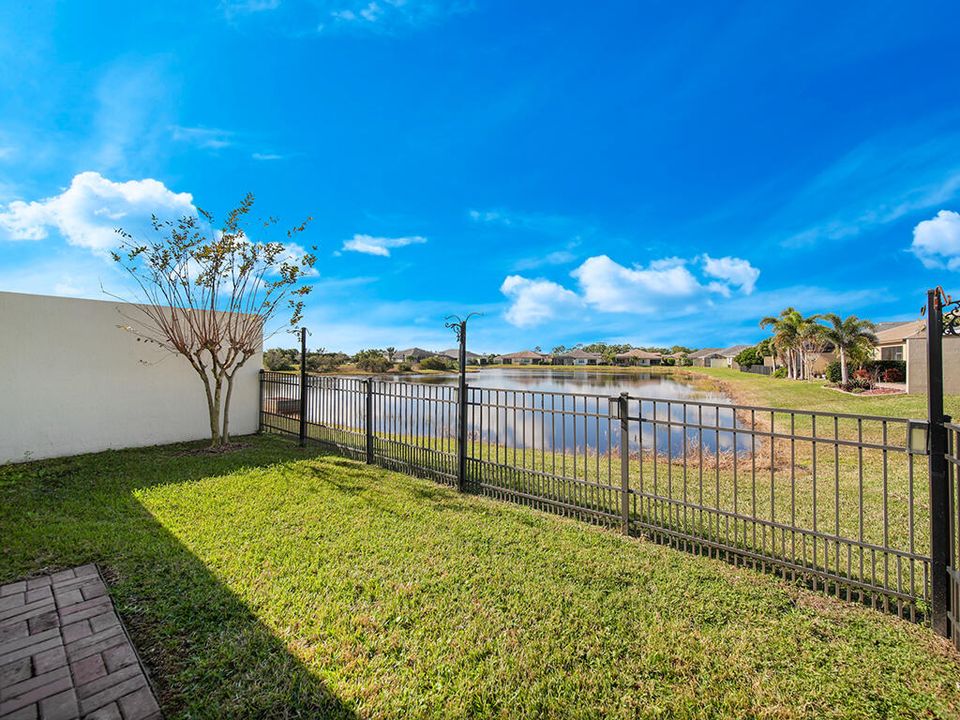 Active With Contract: $335,000 (2 beds, 2 baths, 1735 Square Feet)