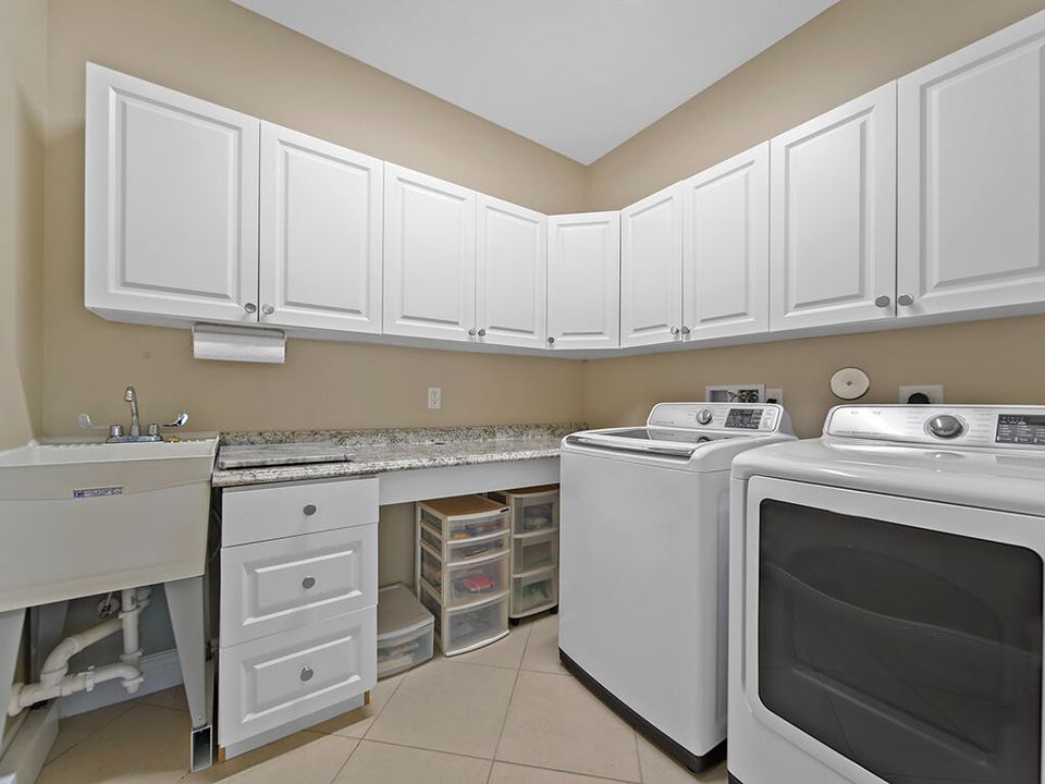 Active With Contract: $335,000 (2 beds, 2 baths, 1735 Square Feet)