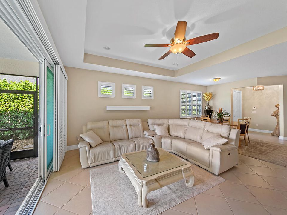 Active With Contract: $335,000 (2 beds, 2 baths, 1735 Square Feet)