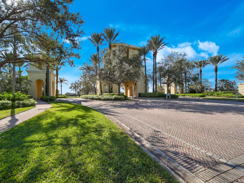 Active With Contract: $335,000 (2 beds, 2 baths, 1735 Square Feet)