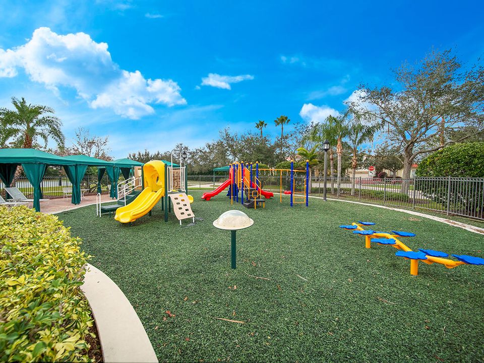 Active With Contract: $335,000 (2 beds, 2 baths, 1735 Square Feet)