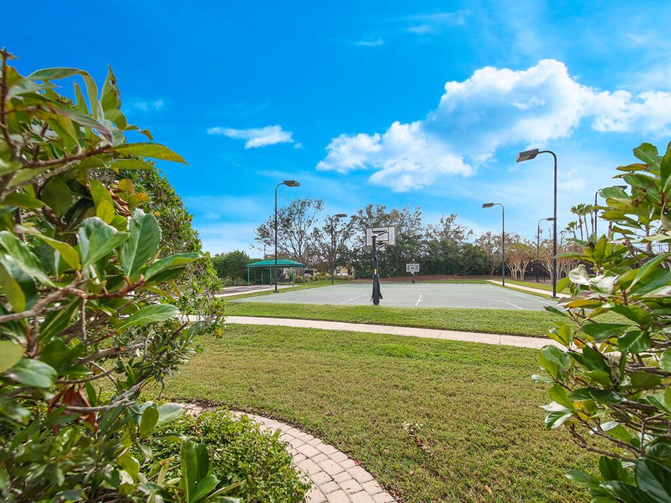 Active With Contract: $335,000 (2 beds, 2 baths, 1735 Square Feet)