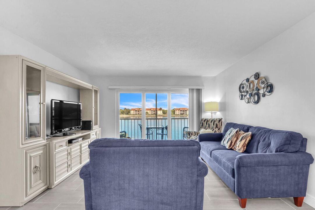 For Rent: $4,500 (2 beds, 2 baths, 1090 Square Feet)