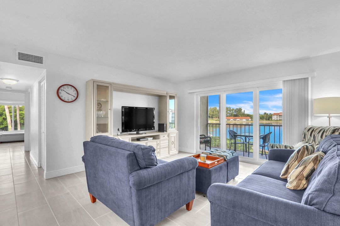 For Rent: $4,500 (2 beds, 2 baths, 1090 Square Feet)