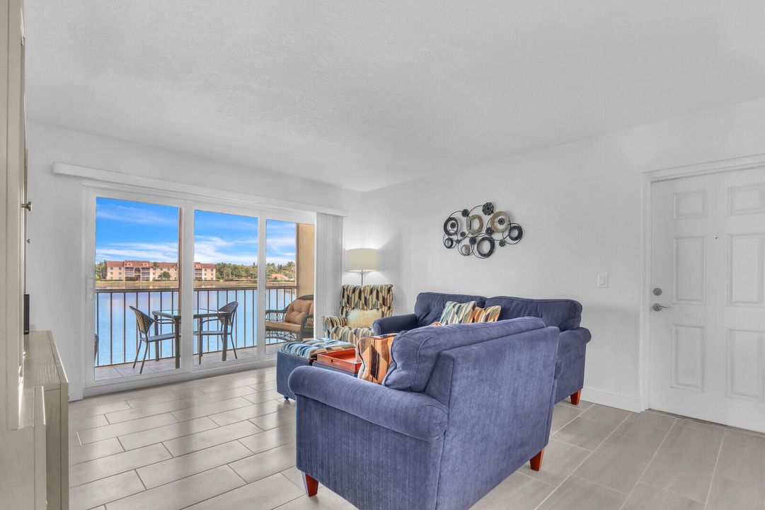 For Rent: $4,500 (2 beds, 2 baths, 1090 Square Feet)