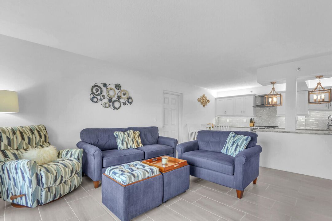 For Rent: $4,500 (2 beds, 2 baths, 1090 Square Feet)