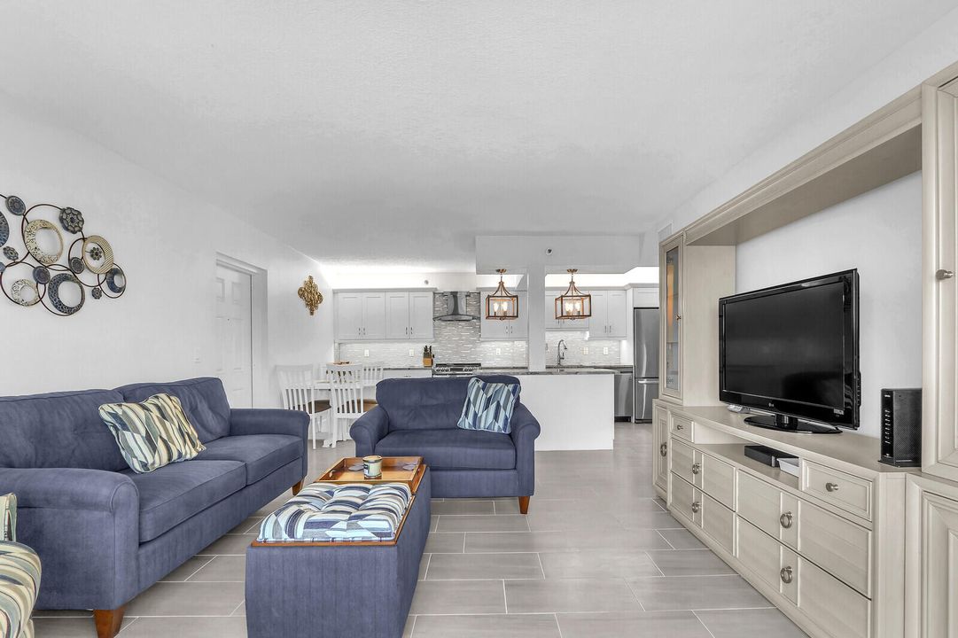 For Rent: $4,500 (2 beds, 2 baths, 1090 Square Feet)