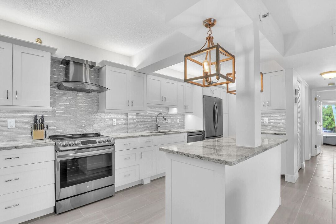 For Rent: $4,500 (2 beds, 2 baths, 1090 Square Feet)