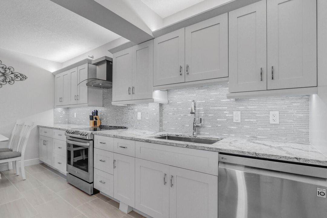 For Rent: $4,500 (2 beds, 2 baths, 1090 Square Feet)