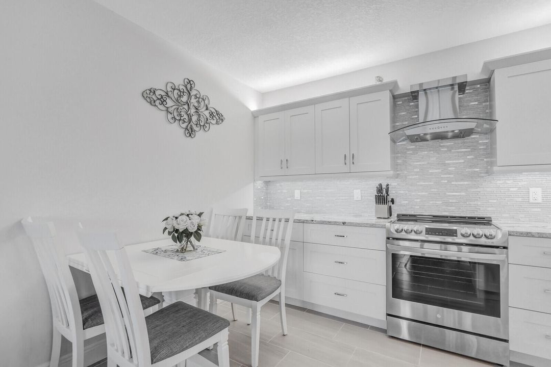 For Rent: $4,500 (2 beds, 2 baths, 1090 Square Feet)