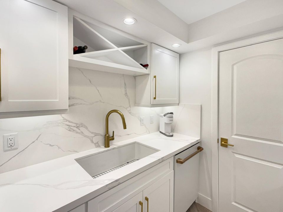 合同活跃: $5,100 (1 贝兹, 1 浴室, 1000 平方英尺)