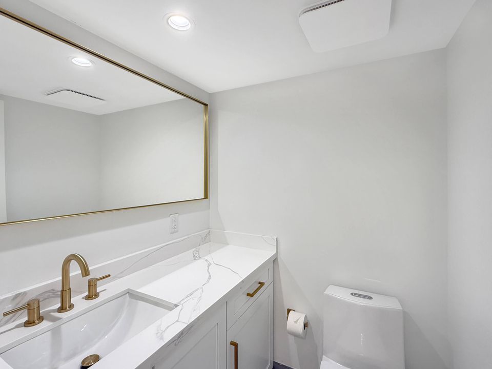 合同活跃: $5,100 (1 贝兹, 1 浴室, 1000 平方英尺)