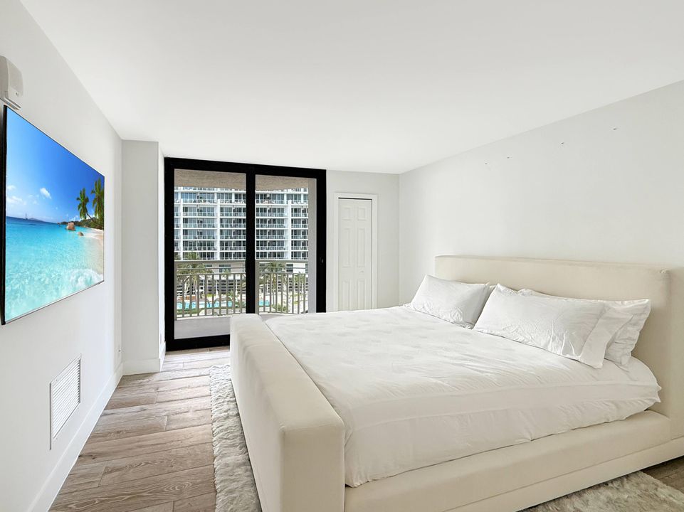 合同活跃: $5,100 (1 贝兹, 1 浴室, 1000 平方英尺)