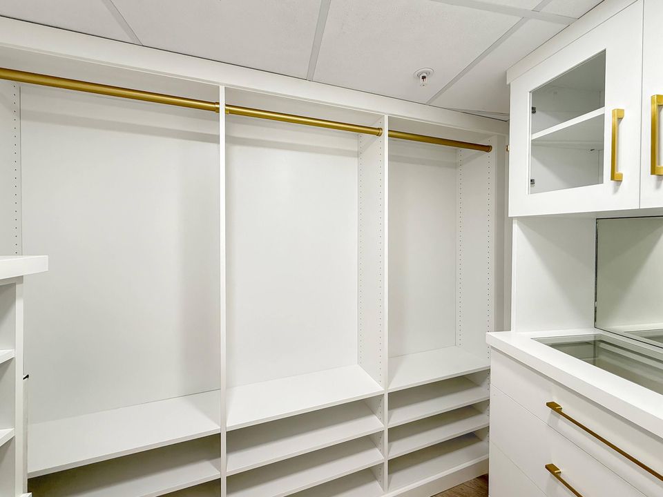 合同活跃: $5,100 (1 贝兹, 1 浴室, 1000 平方英尺)