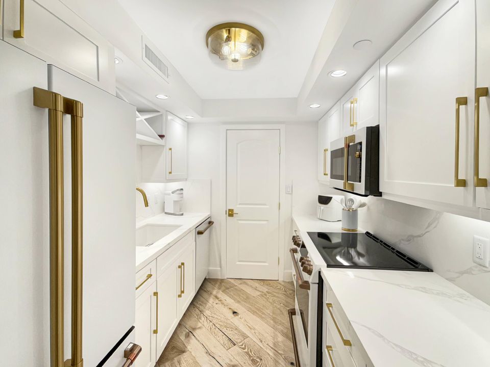 合同活跃: $5,100 (1 贝兹, 1 浴室, 1000 平方英尺)