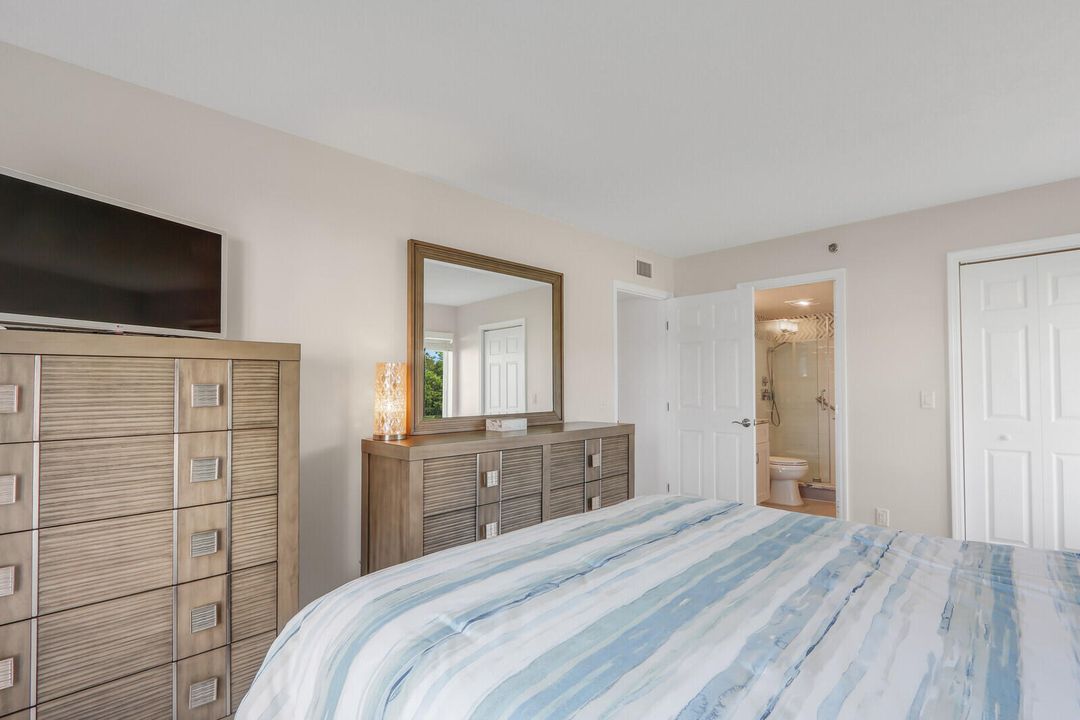 For Rent: $4,500 (2 beds, 2 baths, 1090 Square Feet)