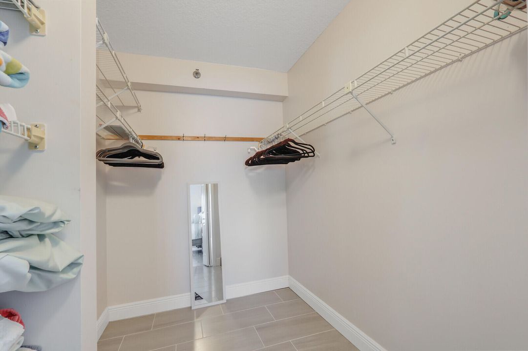 For Rent: $4,500 (2 beds, 2 baths, 1090 Square Feet)