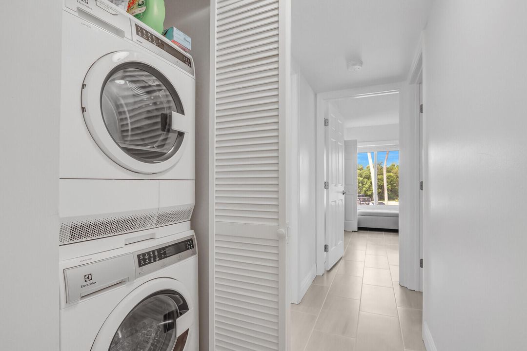 For Rent: $4,500 (2 beds, 2 baths, 1090 Square Feet)