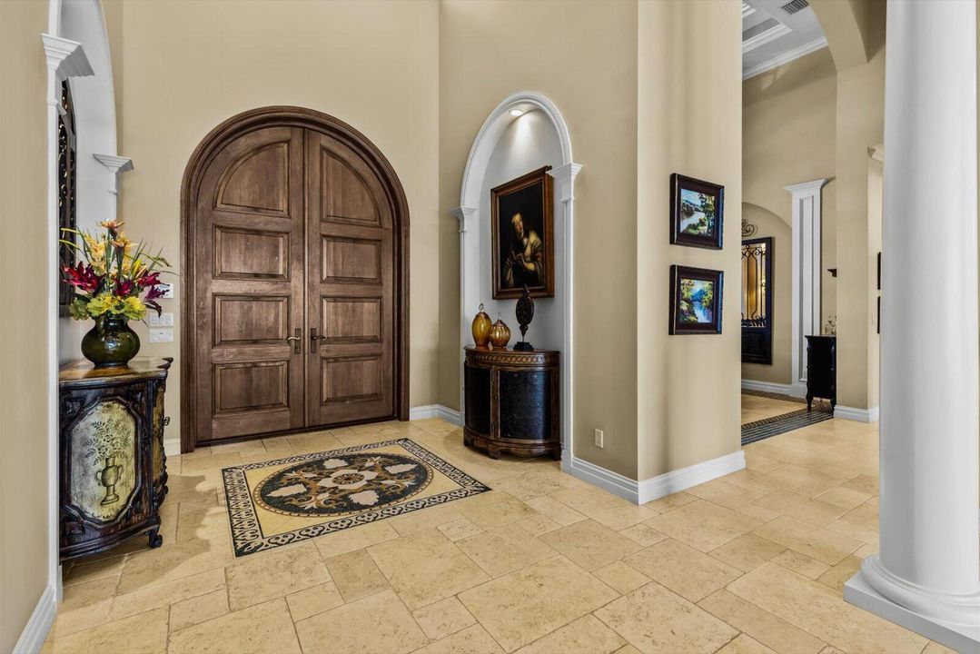 Под контрактом: $1,950,000 (3 спален, 3 ванн, 4243 Квадратных фут)