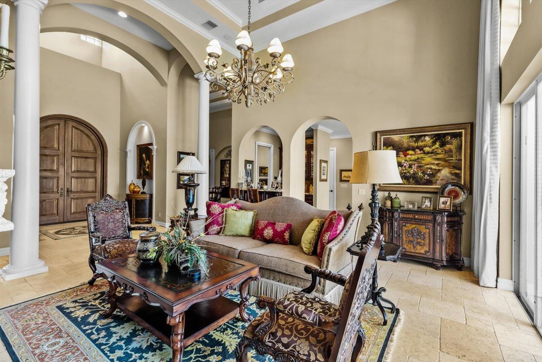 Под контрактом: $1,950,000 (3 спален, 3 ванн, 4243 Квадратных фут)