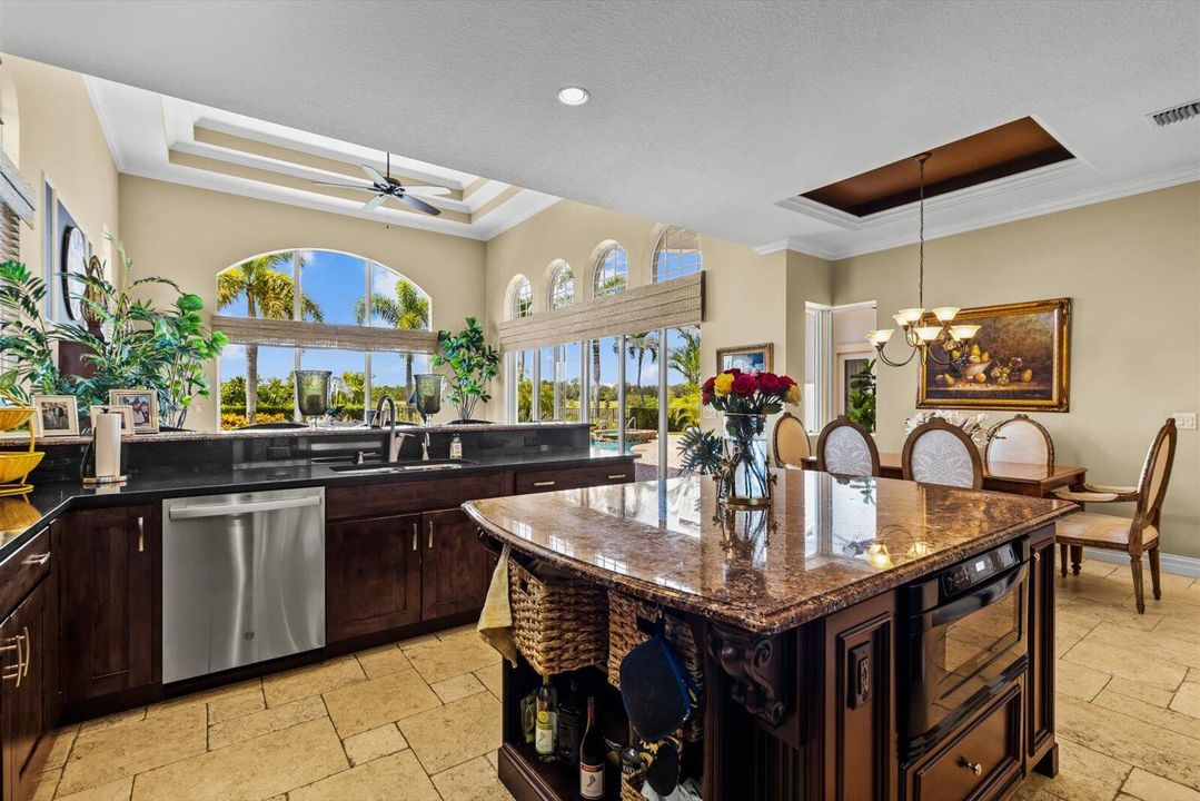 Под контрактом: $1,950,000 (3 спален, 3 ванн, 4243 Квадратных фут)