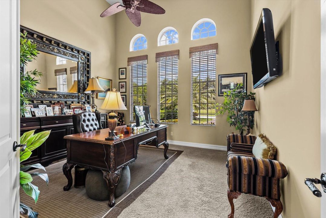 Под контрактом: $1,950,000 (3 спален, 3 ванн, 4243 Квадратных фут)