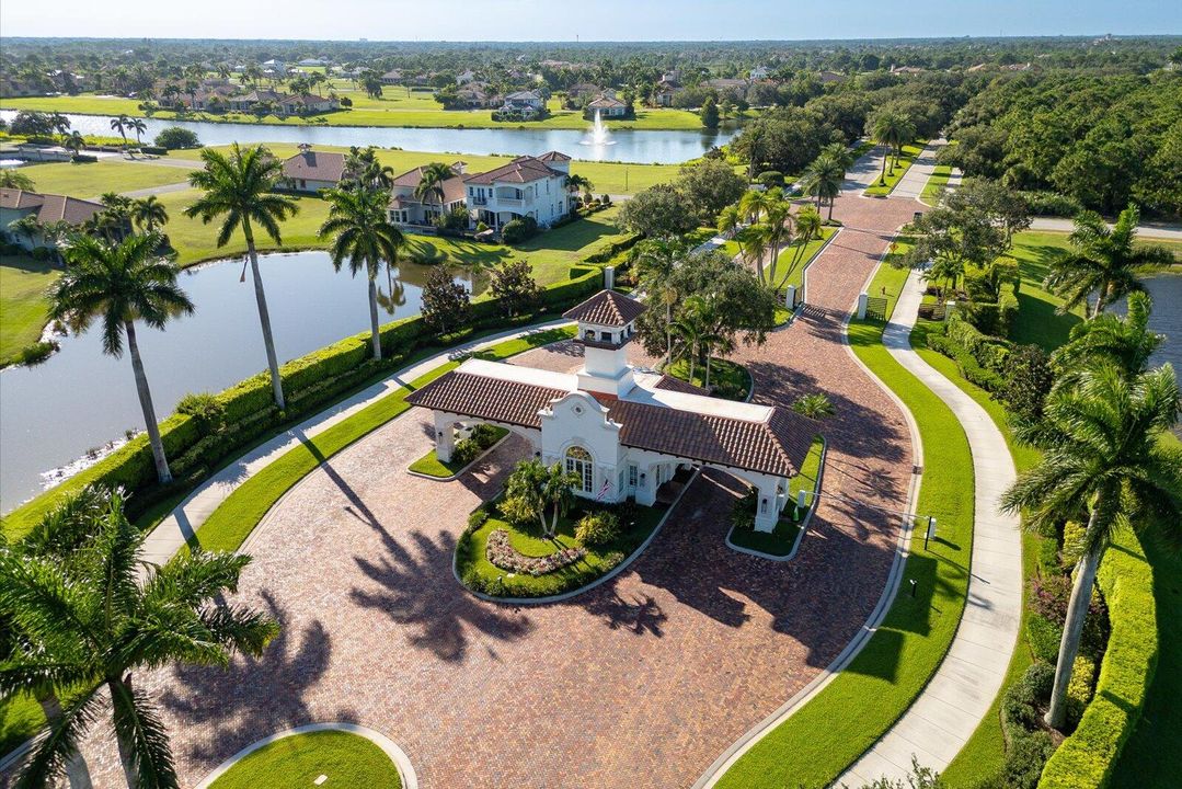 Под контрактом: $1,950,000 (3 спален, 3 ванн, 4243 Квадратных фут)