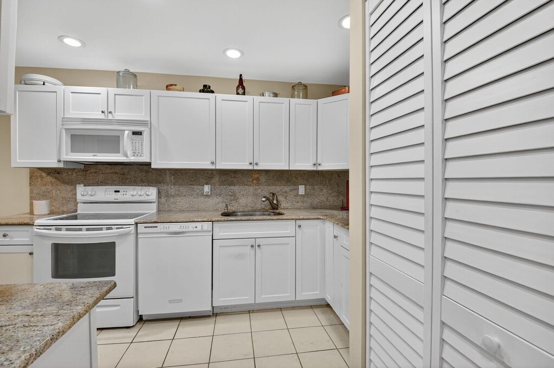 Activo con contrato: $6,000 (2 camas, 2 baños, 1383 Pies cuadrados)