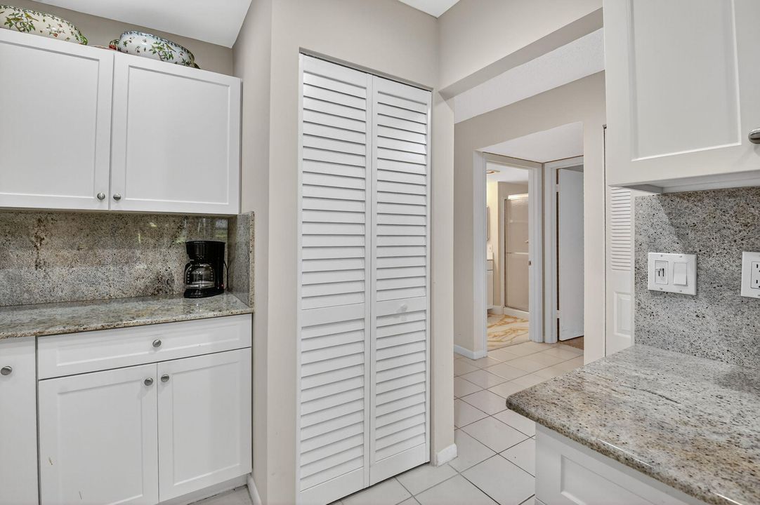 Activo con contrato: $6,000 (2 camas, 2 baños, 1383 Pies cuadrados)