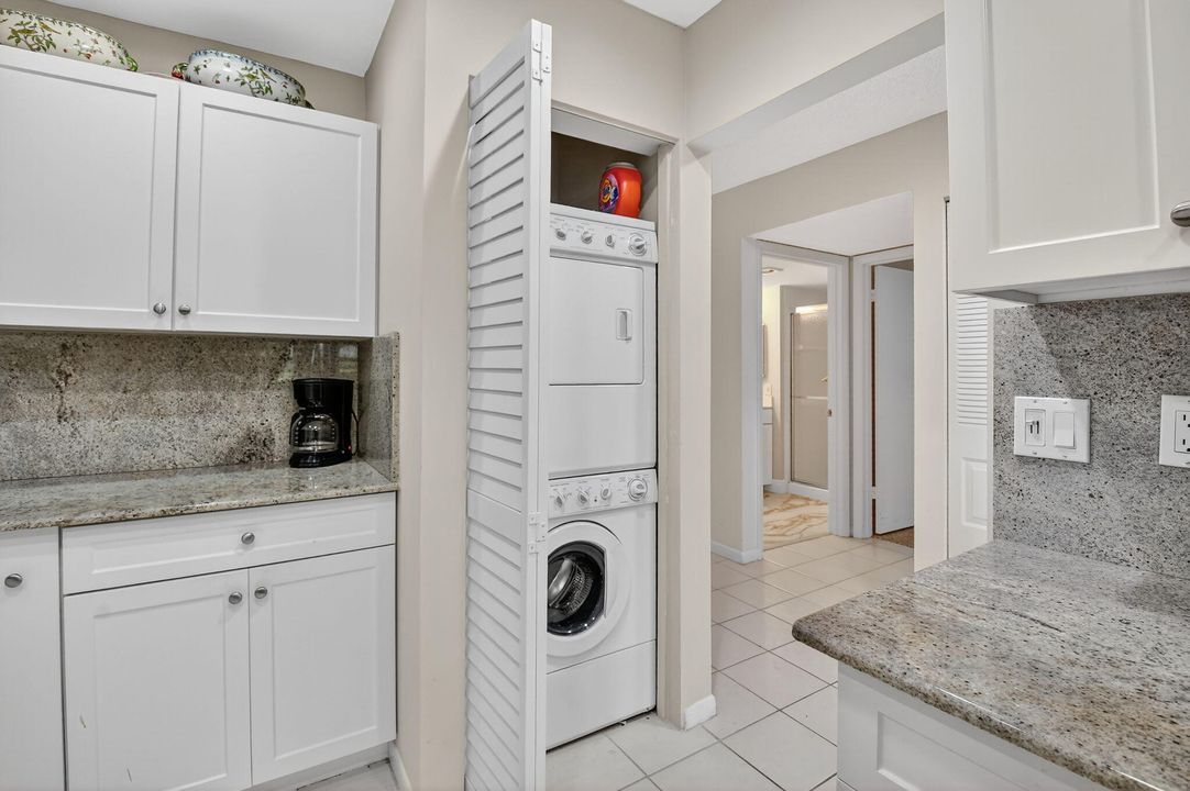 Activo con contrato: $6,000 (2 camas, 2 baños, 1383 Pies cuadrados)