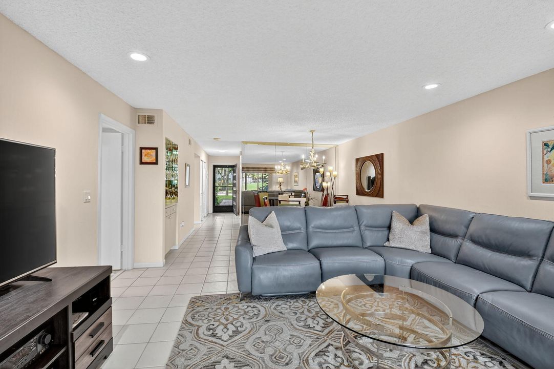 Activo con contrato: $6,000 (2 camas, 2 baños, 1383 Pies cuadrados)