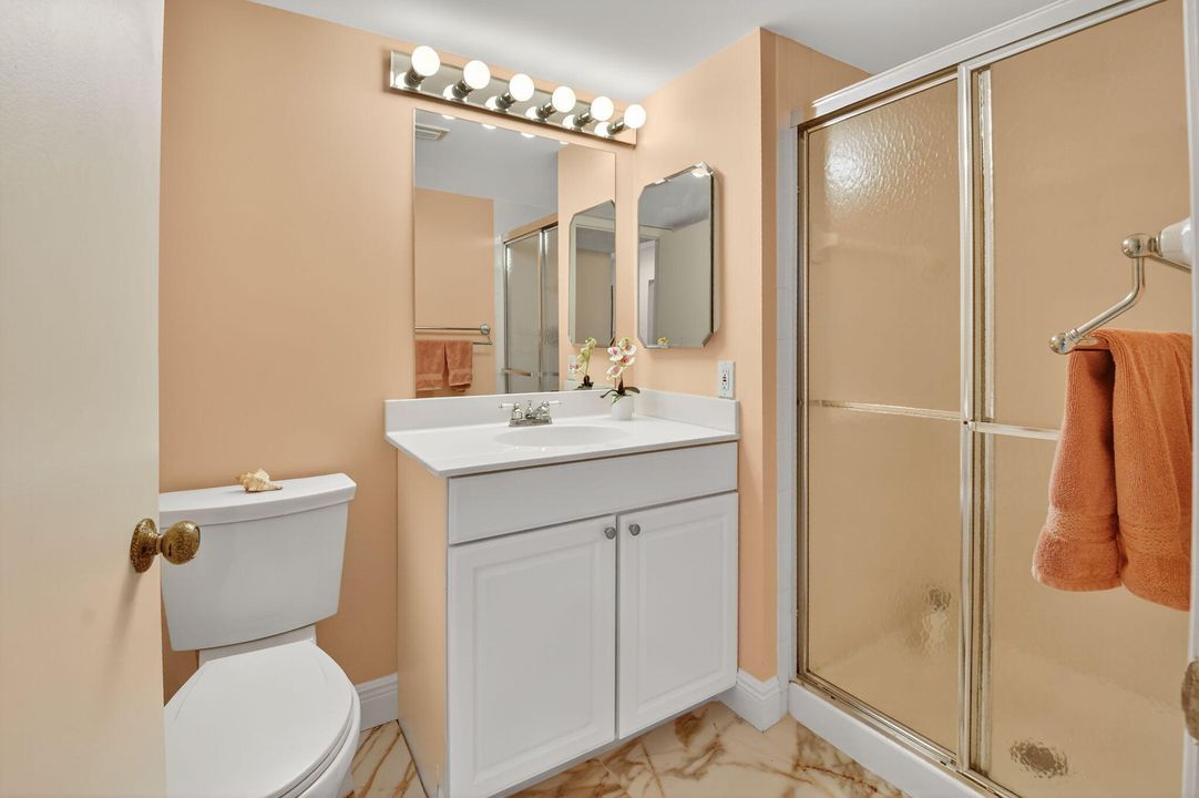 Activo con contrato: $6,000 (2 camas, 2 baños, 1383 Pies cuadrados)