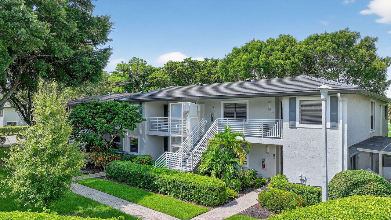 Activo con contrato: $6,000 (2 camas, 2 baños, 1383 Pies cuadrados)