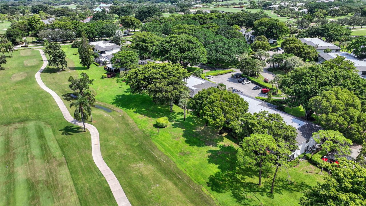 Activo con contrato: $6,000 (2 camas, 2 baños, 1383 Pies cuadrados)