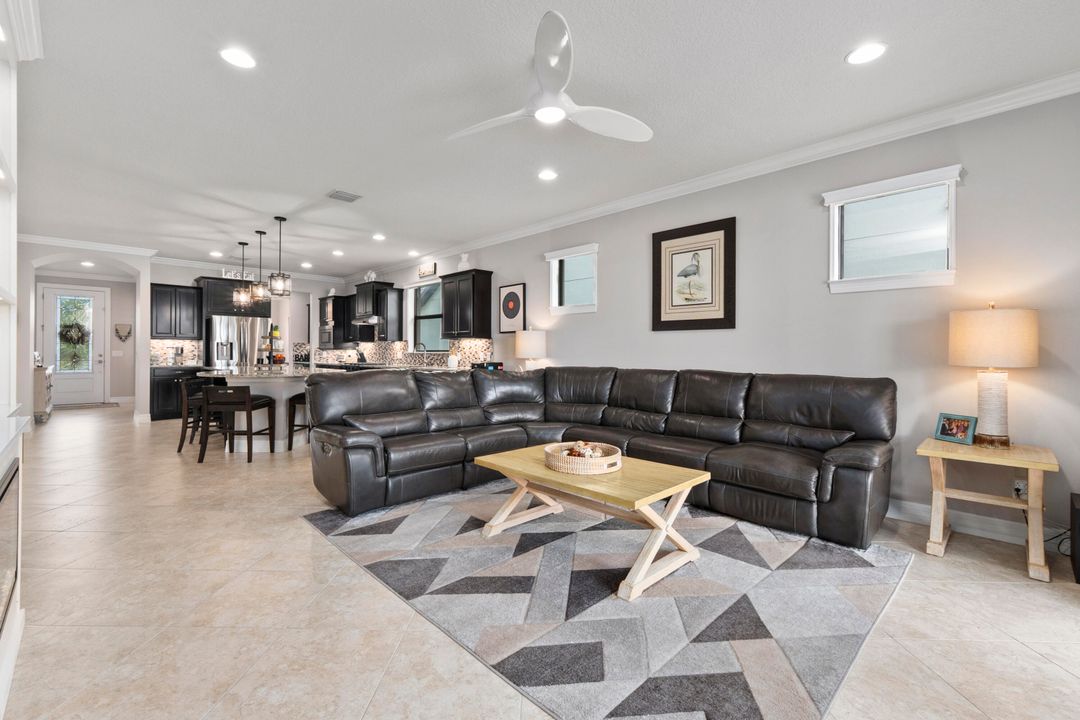 Active With Contract: $554,900 (3 beds, 2 baths, 2098 Square Feet)