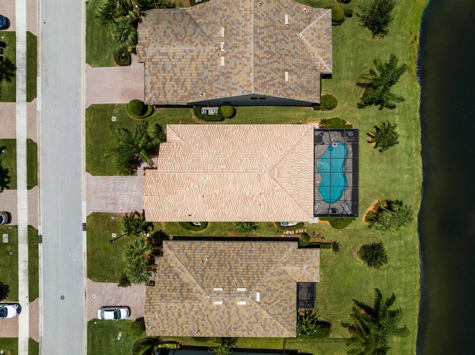 Active With Contract: $554,900 (3 beds, 2 baths, 2098 Square Feet)