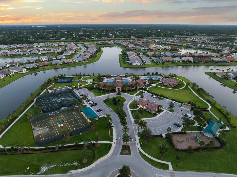 Active With Contract: $554,900 (3 beds, 2 baths, 2098 Square Feet)