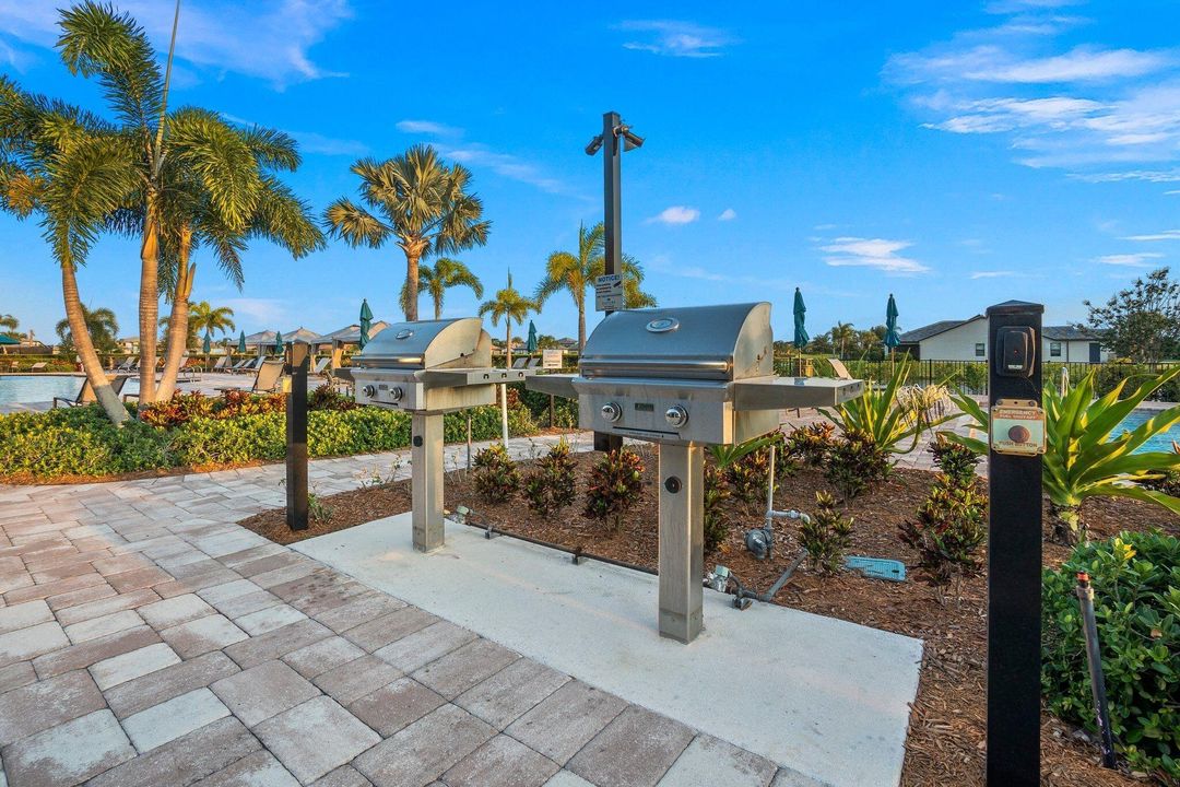 Active With Contract: $554,900 (3 beds, 2 baths, 2098 Square Feet)