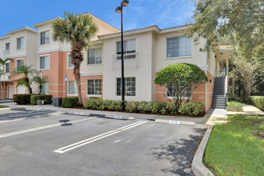 Recently Rented: $2,500 (2 beds, 2 baths, 1213 Square Feet)