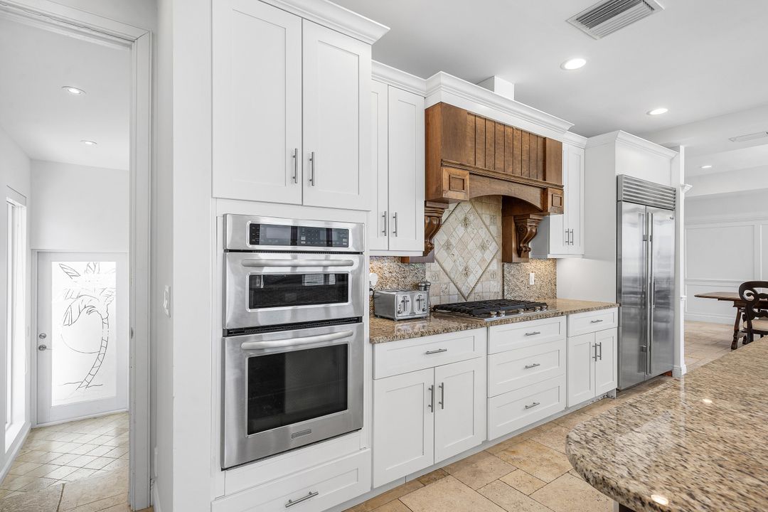 For Sale: $9,995,000 (4 beds, 4 baths, 3976 Square Feet)