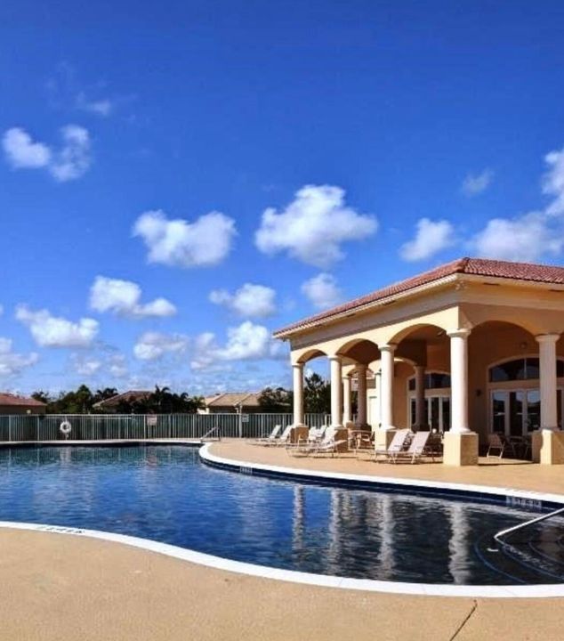 For Rent: $1,900 (3 beds, 2 baths, 1377 Square Feet)