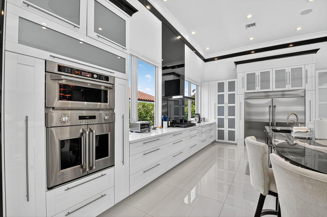 For Sale: $2,475,000 (3 beds, 4 baths, 3780 Square Feet)